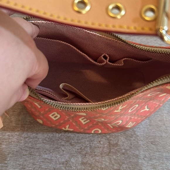 Dooney & Bourke Y2K Red Coated Leather Signature Shoulder Bag - Picture 7 of 10